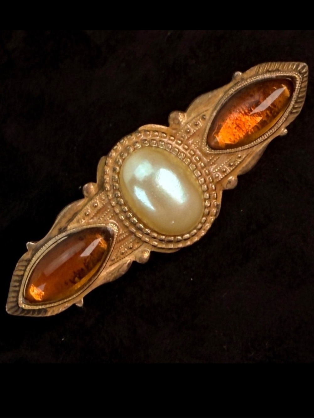 Beautiful, vintage, goldtone, faux, pearl, brooch pin